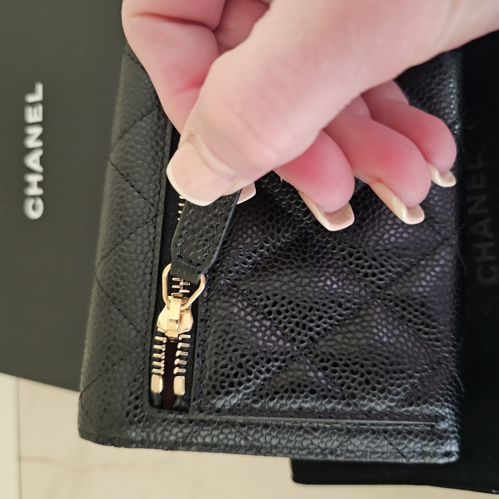 CHANEL Black Quilted NEW wallet with Gold Logo - Picture 5 of 11